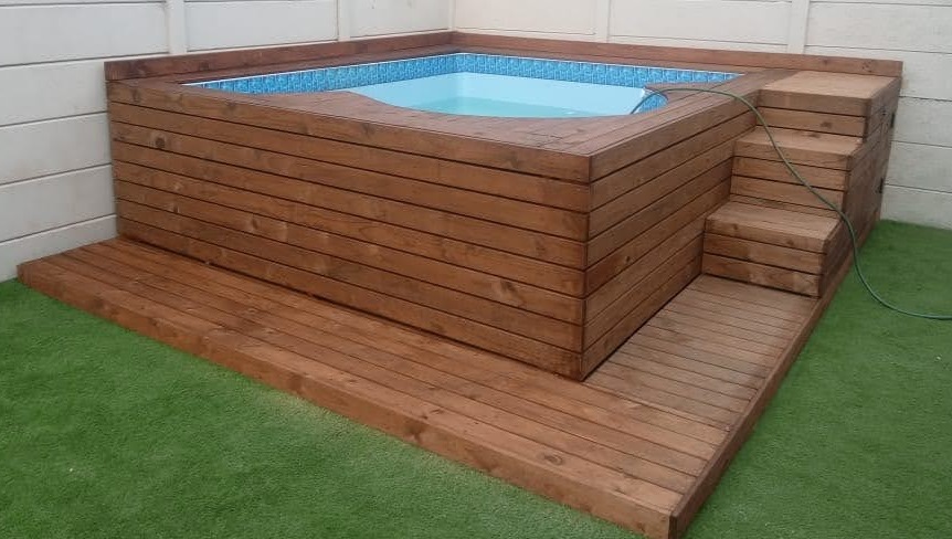 Above ground Cocktail pool